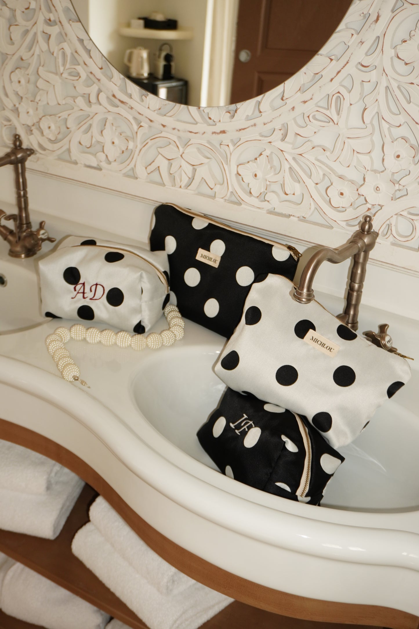 Trousse à broder à pois blanche