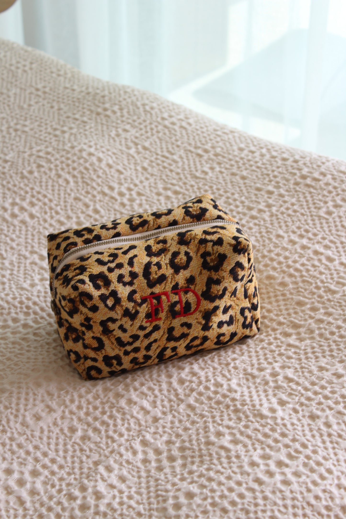Trousse à broder léopard