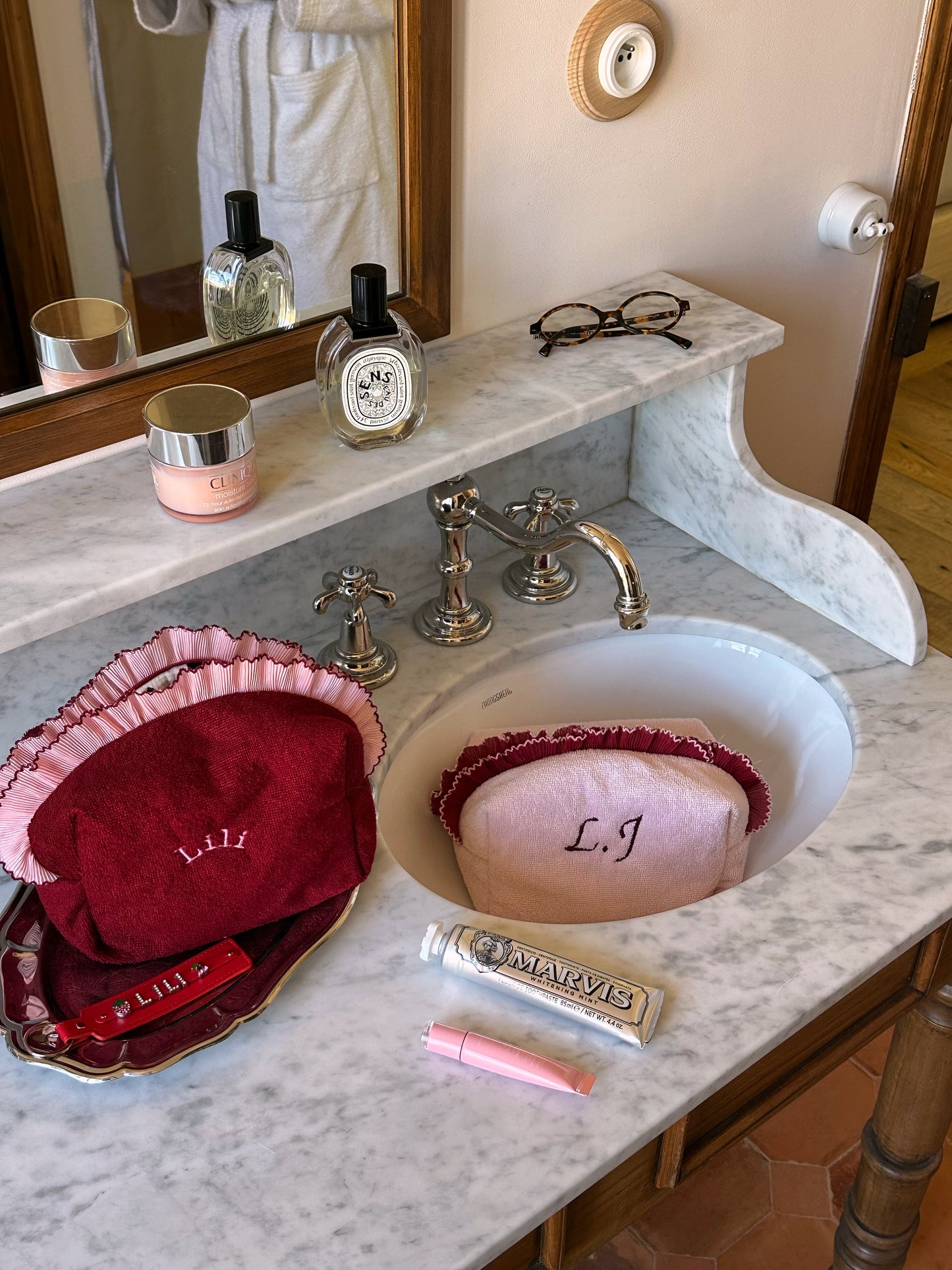 Trousse à broder rouge